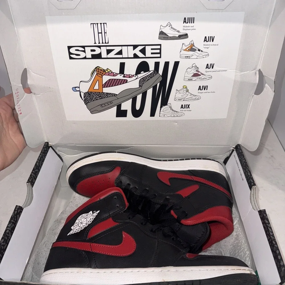 Nike Air Jordan 1 Mid Banned Bred 2020 Size 9 Men's 554724-074 EXCELLENT